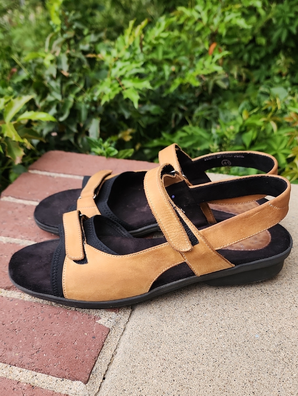 1803 Comfortable Women’s Tan Suede Adjustable Sandals
